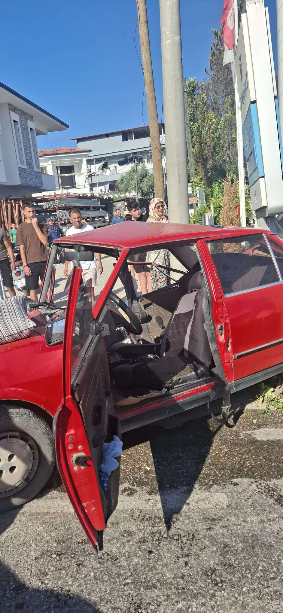 Milas'ta Trafik Kazası Can Aldı, Hurdaya Dönen Araçtan Ağır Yaralı Çıkarılan 63 Yaşındaki Vatandaş Hayatını Kaybetti 4
